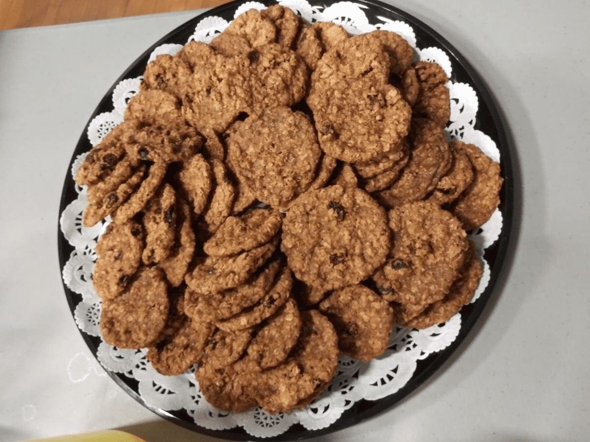 Photograph of cookies arranged on a plate.